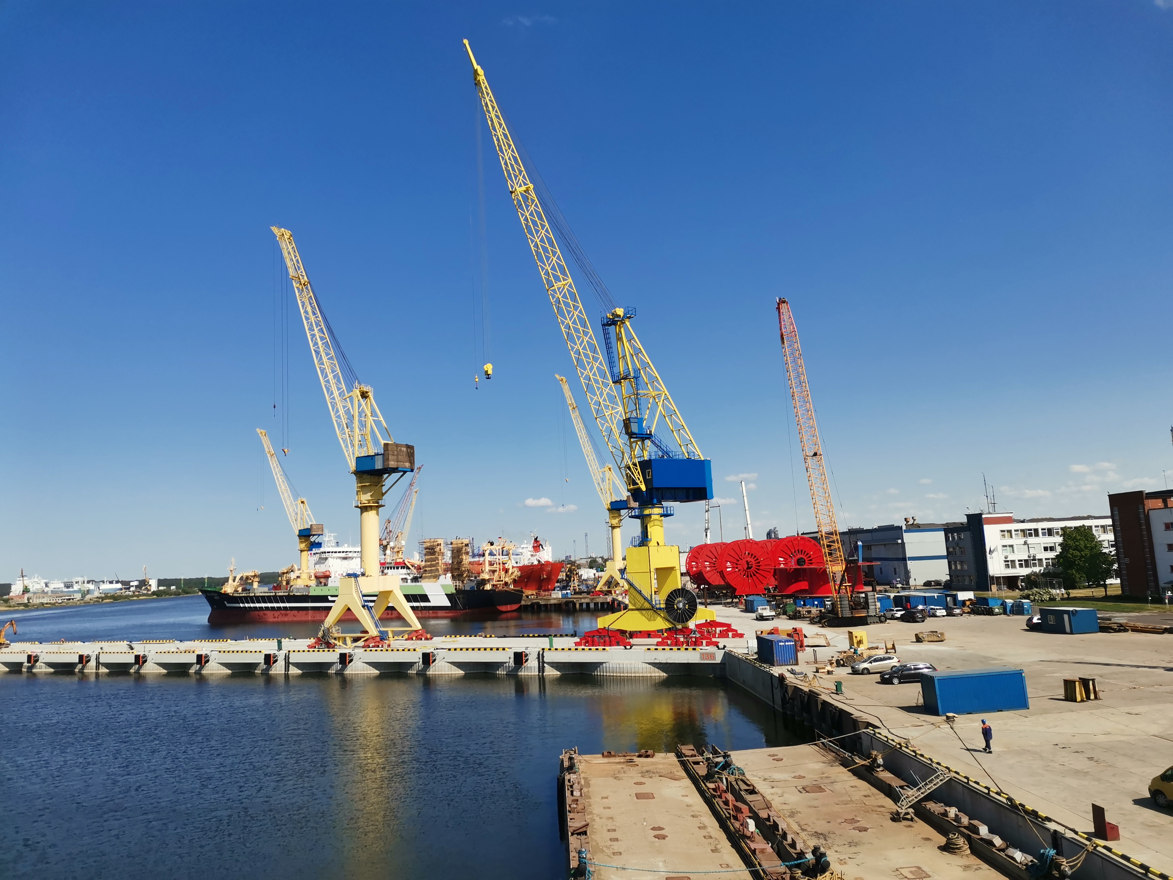 Ganz Danubius shipyard cranes